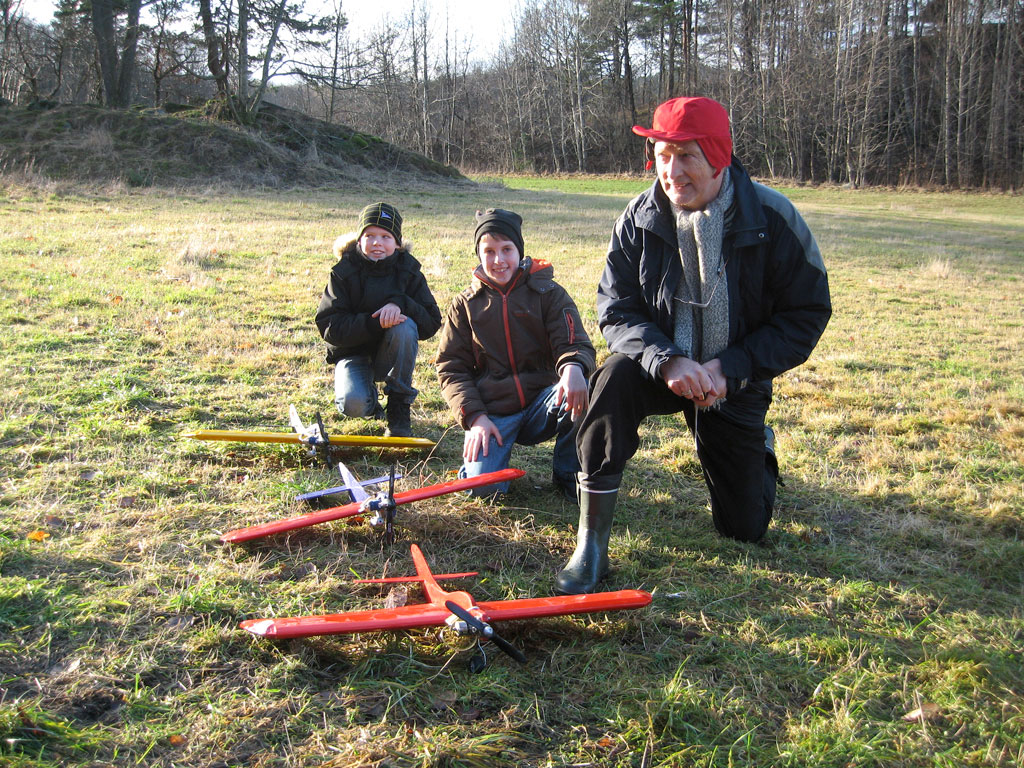 Jonas, Andreas og Mikal med Peacemakerene sine