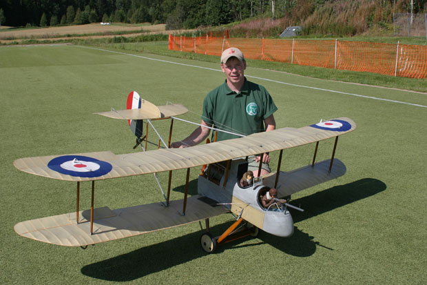 Thor Arne viser frem sin flotte 1915 Dehavilland Dh1a