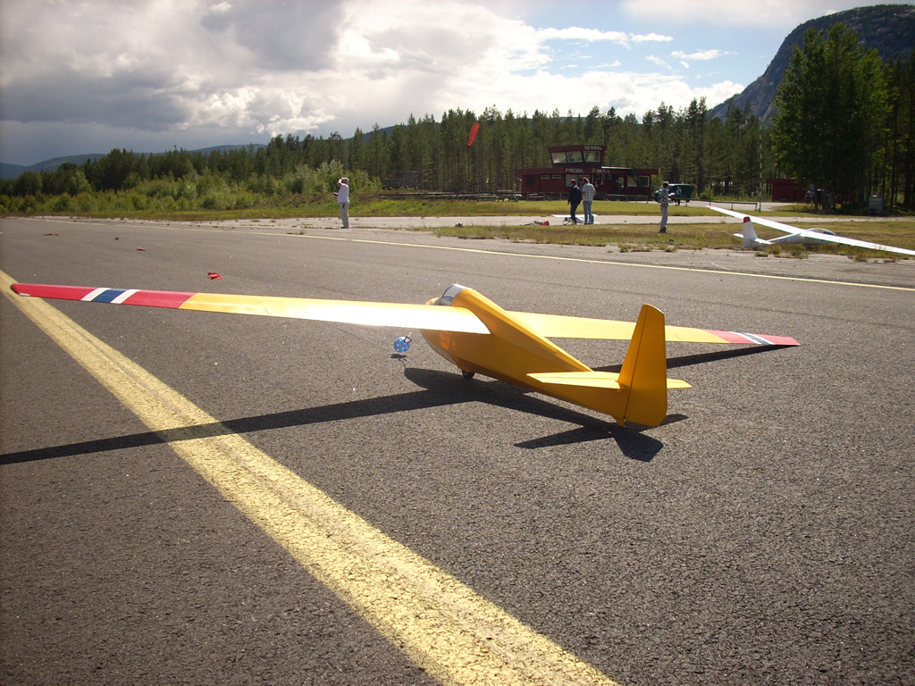 Kenneth ready for take off RWY 19.jpg